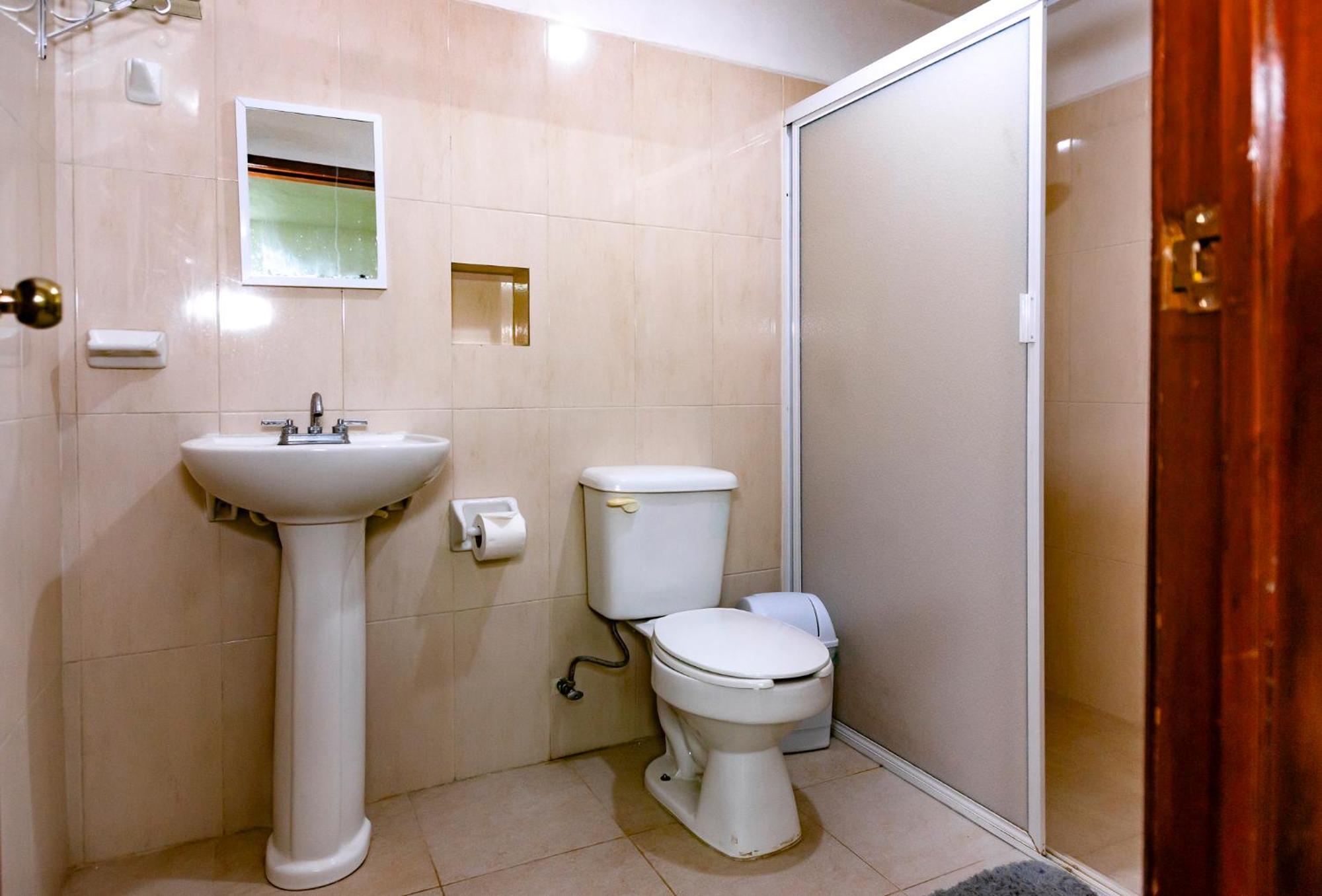 Hostal Casa Cucu - Wifi, Hot Water, Ac, Free Water Refill - Stay 3 Nights Or More And Get 1 Day Free Bikes & 1 Free Laundry Wash Valladolid  Eksteriør billede